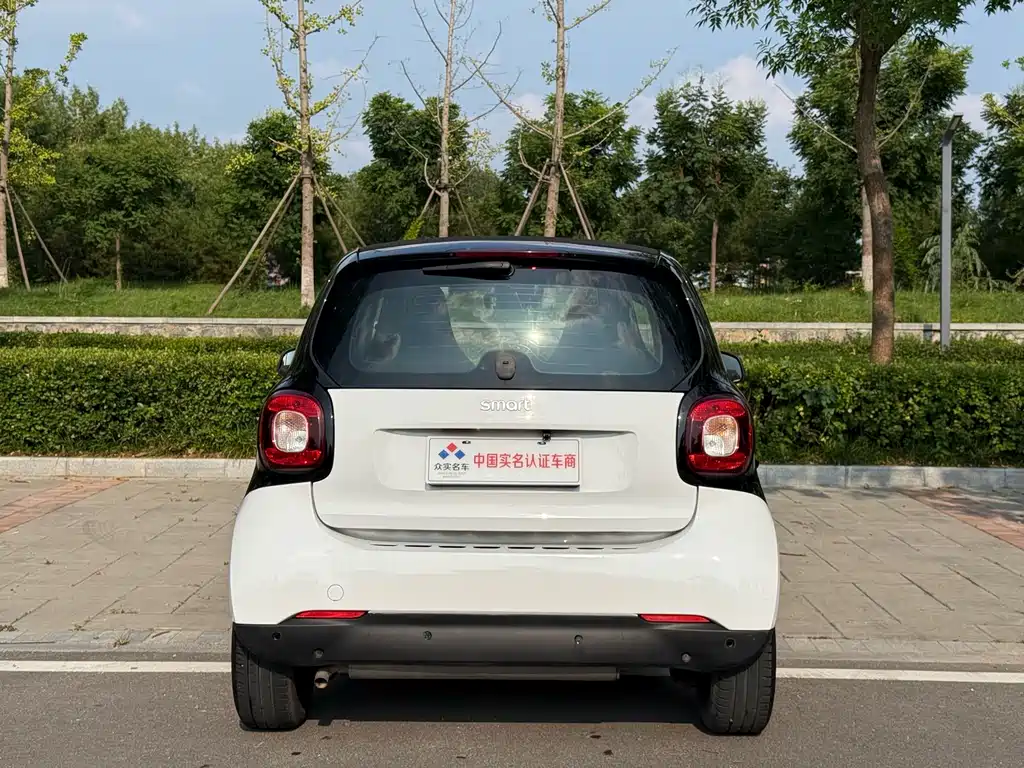 smart Fortwo 2017 — фото 17