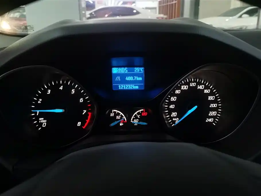 Ford Focus 2014 — фото 14