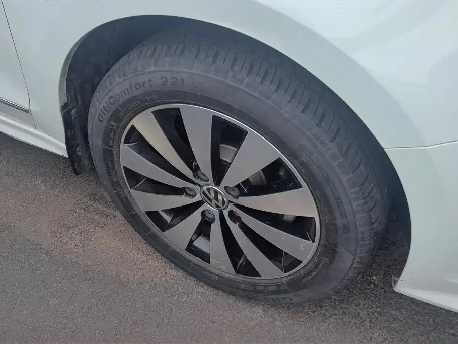 Volkswagen Sagitar 2018
