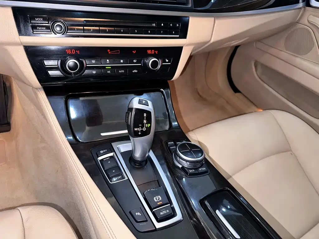 BMW 5 Series 2013 — фото 11