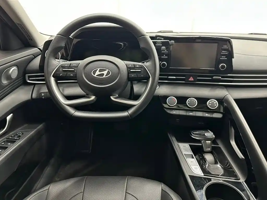 Hyundai Elantra 2024 — фото 10