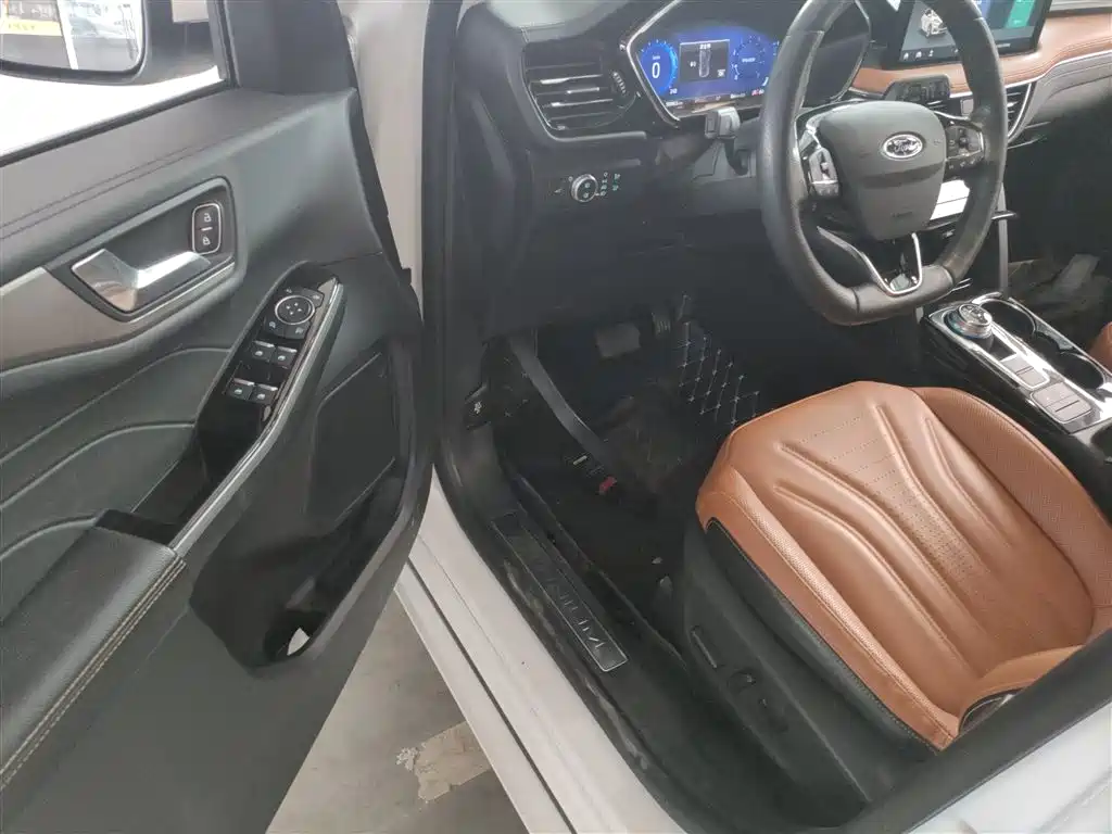 Ford Escape 2021 — фото 16