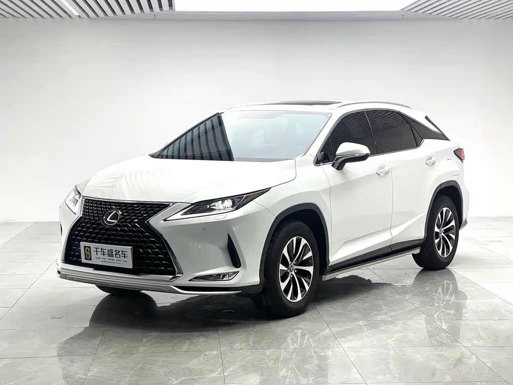 Lexus RX 2022 — фото 1