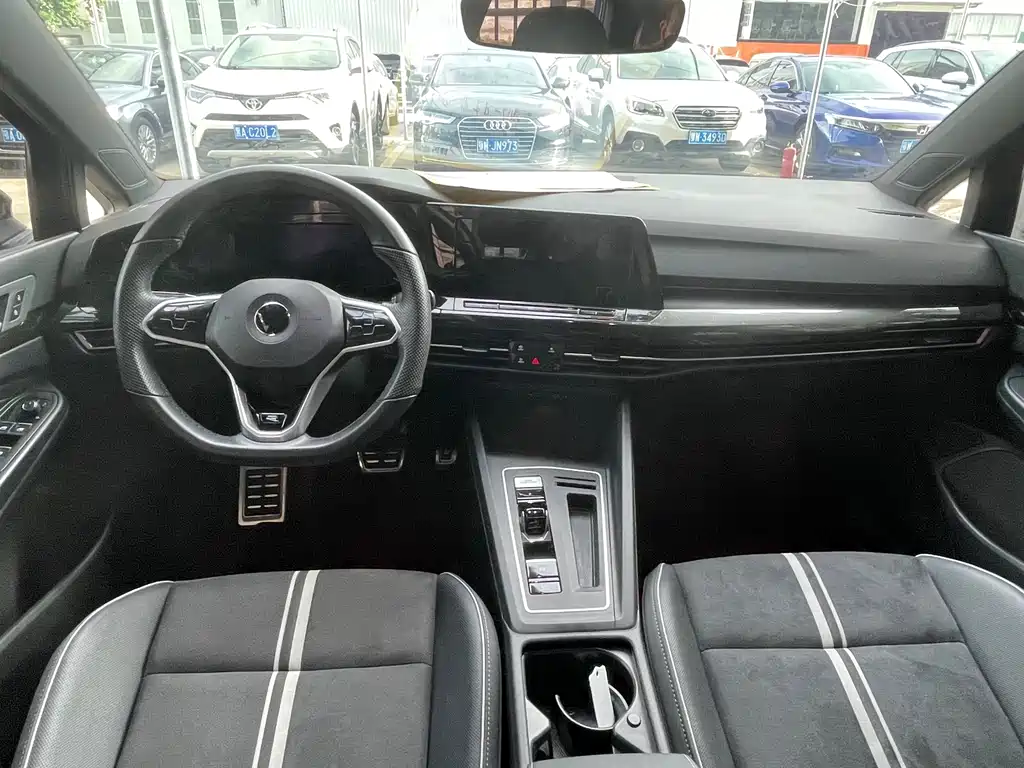 Volkswagen Golf 2021