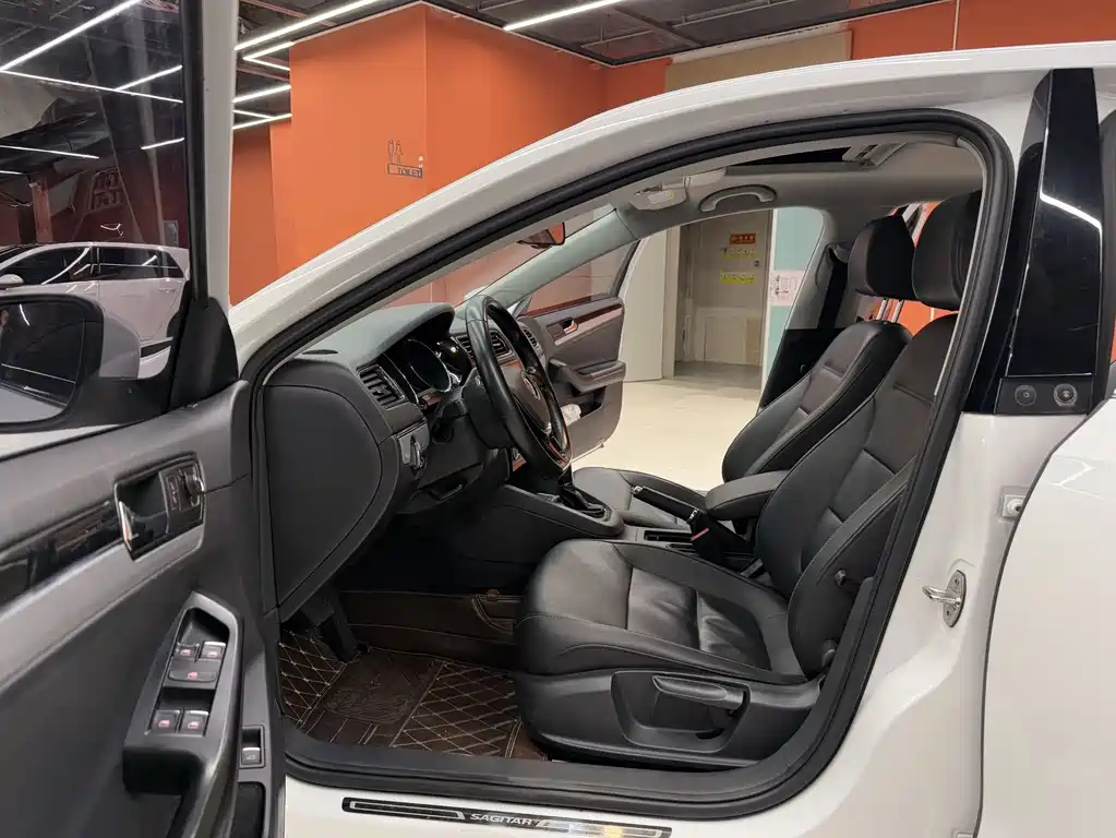 Volkswagen Sagitar 2018