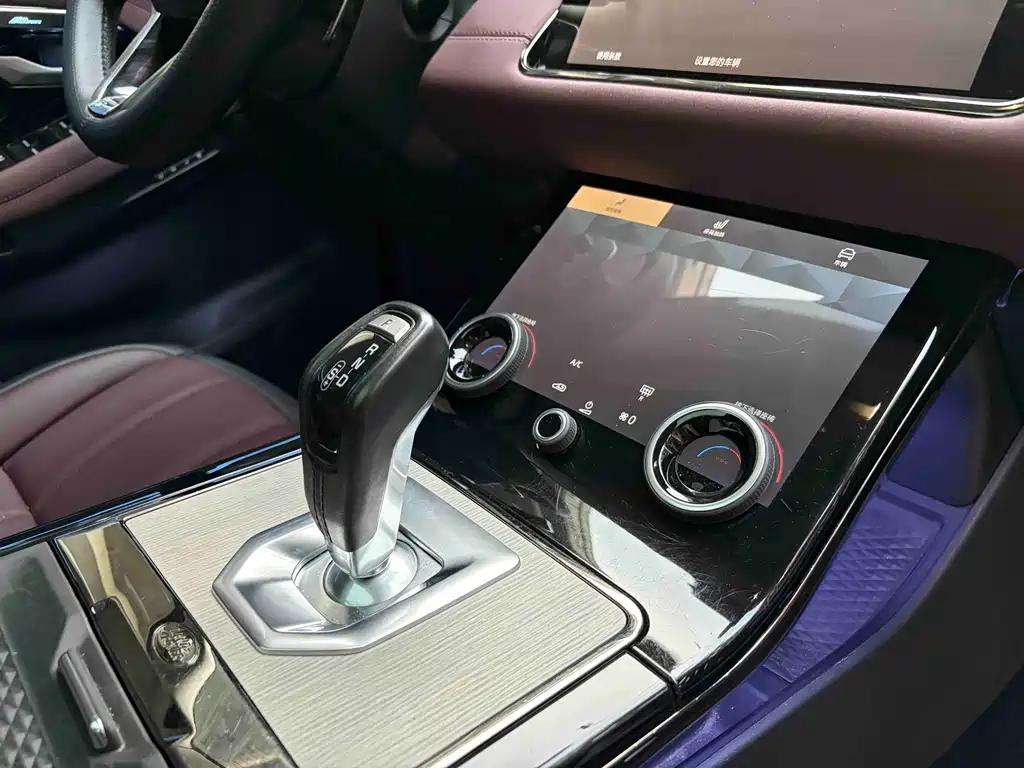 Land Rover Evoque 2023 — фото 16