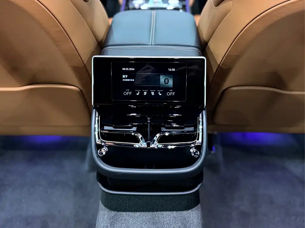 Bentley Flying Spur 2025 — фото 7