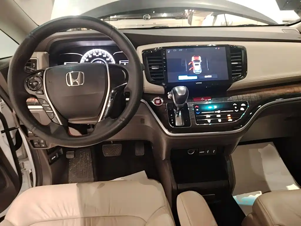Honda Odyssey 2018 — фото 10