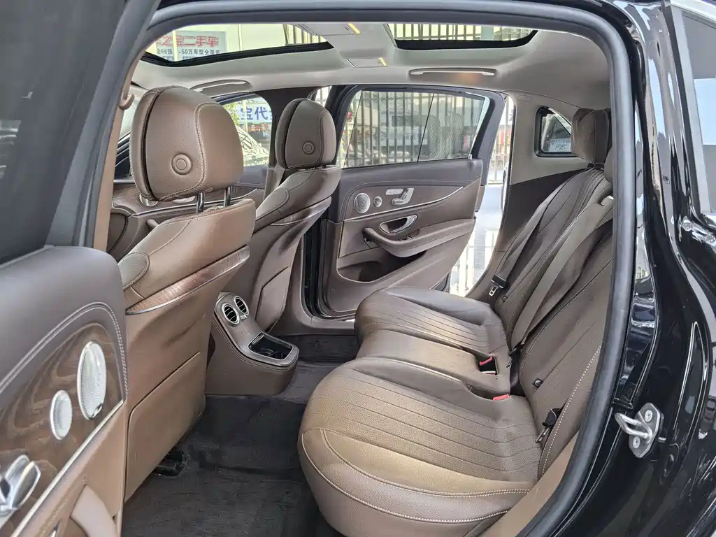 Mercedes-Benz E-Class 2023 — фото 13