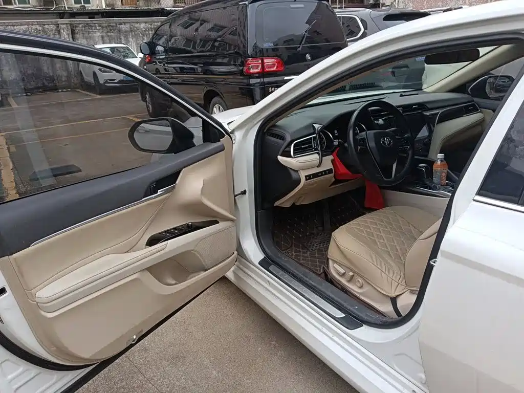 Toyota Camry 2018 — фото 14