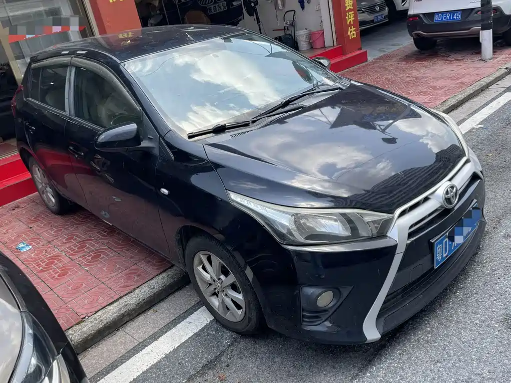 Toyota Yaris L 2014