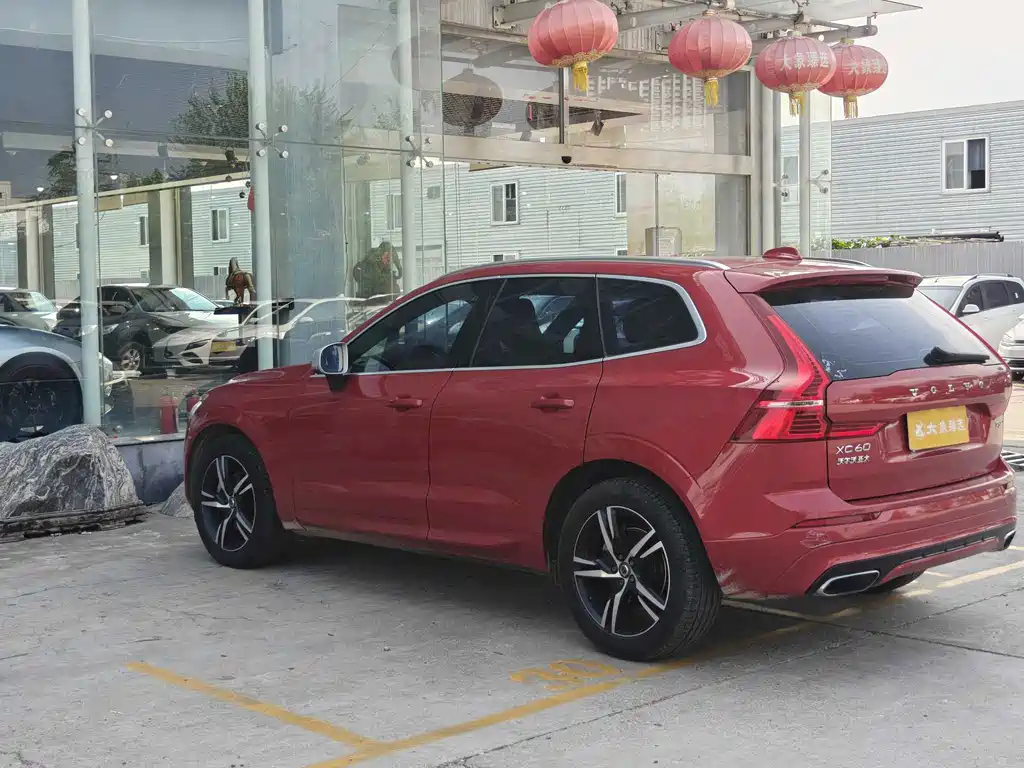 Volvo XC60 2018 — фото 12