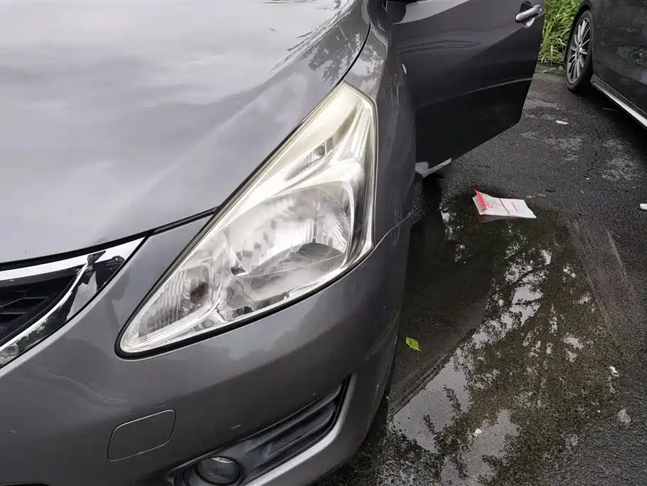Nissan Tiida 2012