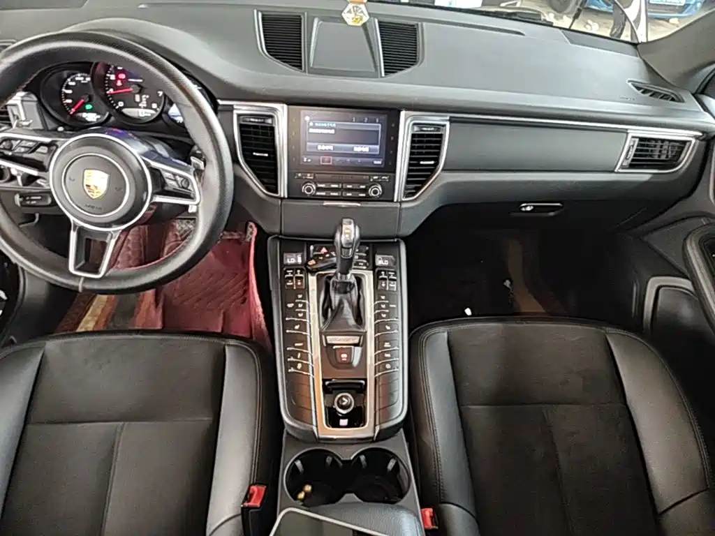 Porsche Macan 2018 — фото 13