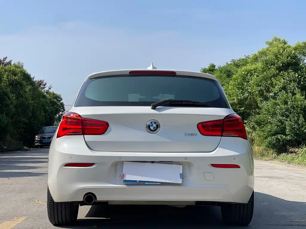 BMW 1 Series 2018 — фото 6
