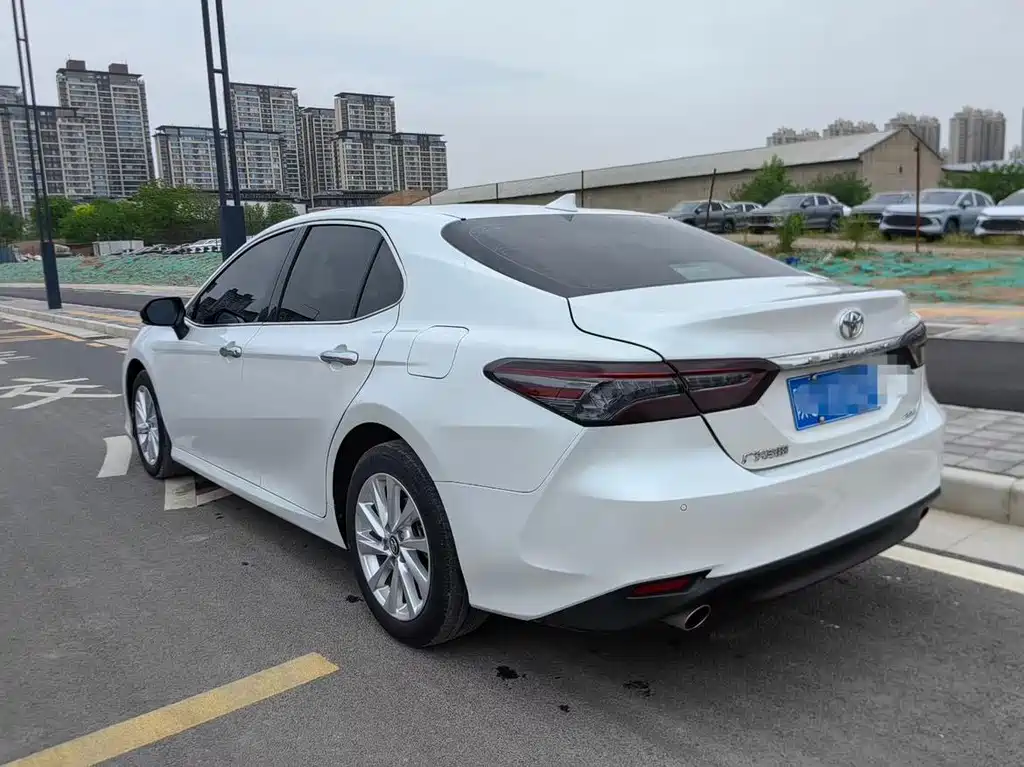 Toyota Camry 2022 — фото 9
