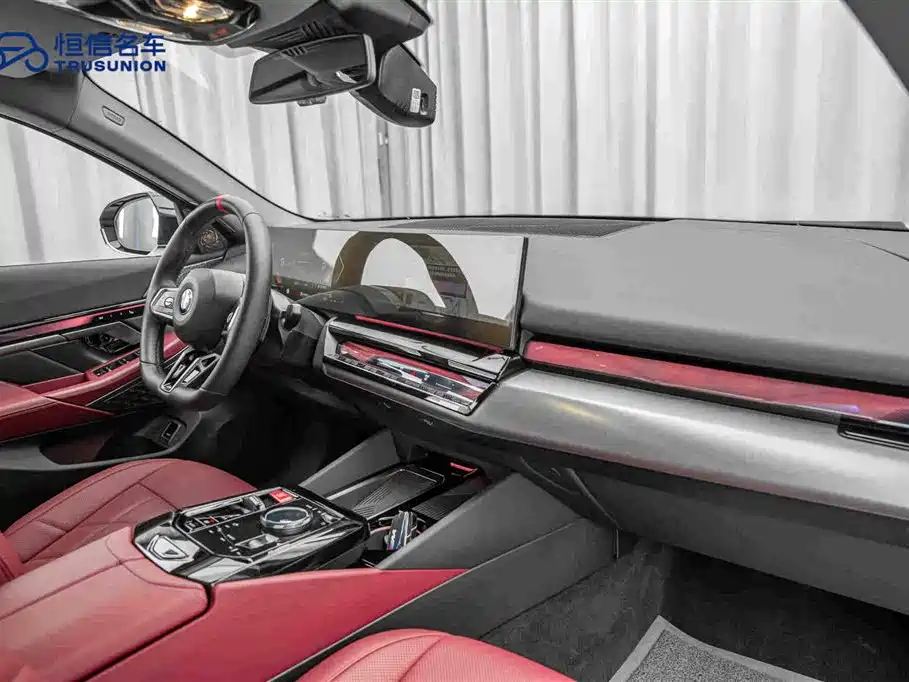 BMW 5 Series 2025 — фото 14