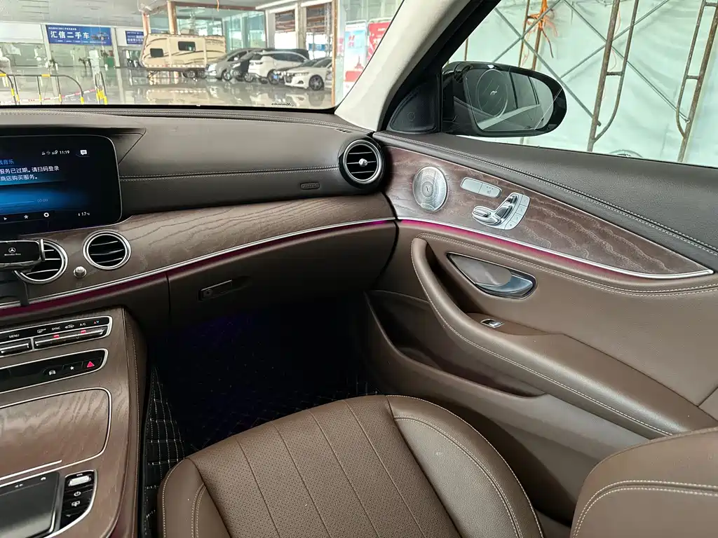 Mercedes-Benz E-Class 2023 — фото 15