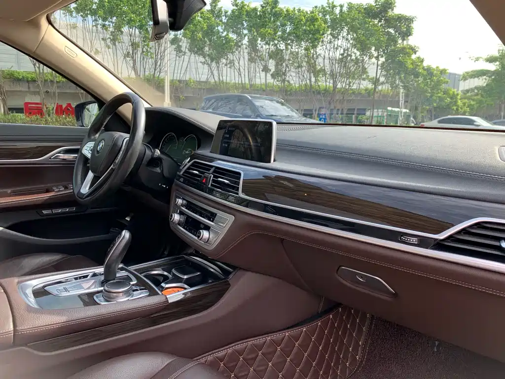 BMW 7 Series 2016 — фото 28