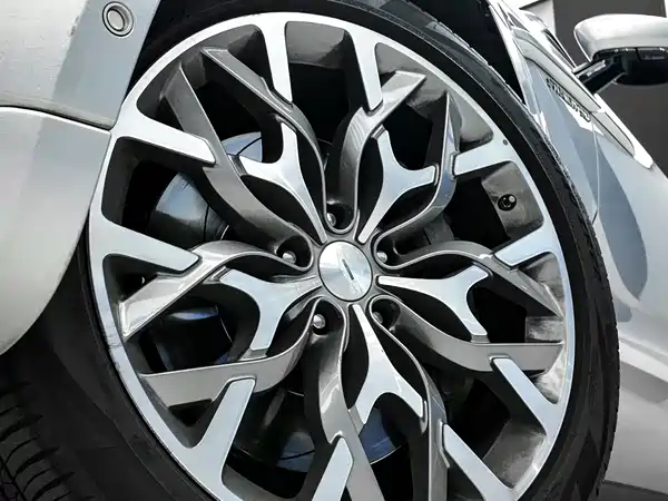 Aston Martin DBX 2023