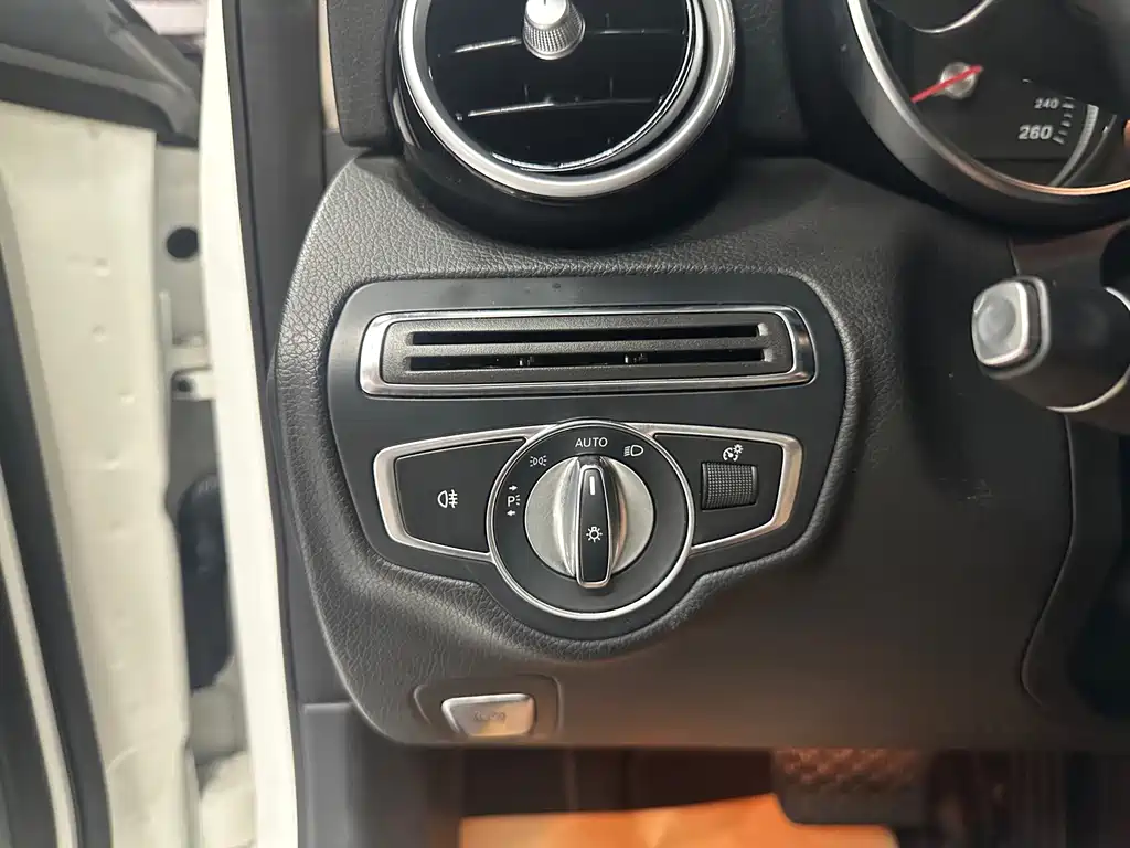 Mercedes-Benz C-Class 2018 — фото 11