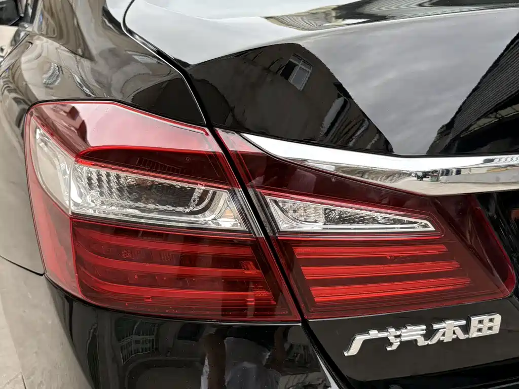 Honda Accord 2017 — фото 12