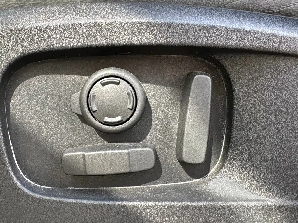 Land Rover Defender 2021 — фото 10