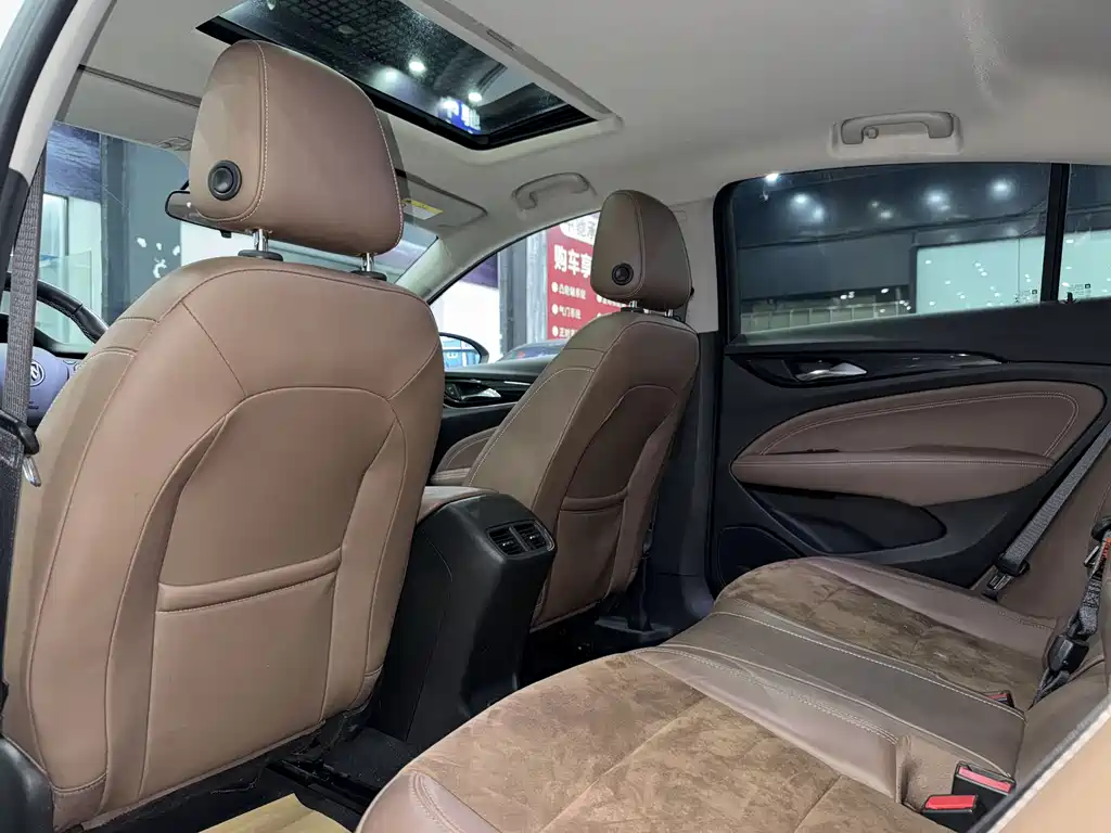 Buick Regal 2018 — фото 18