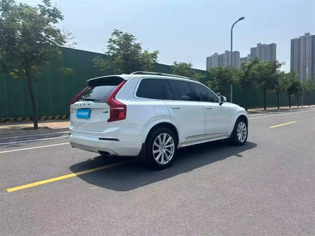 Volvo XC90 2017 — фото 9