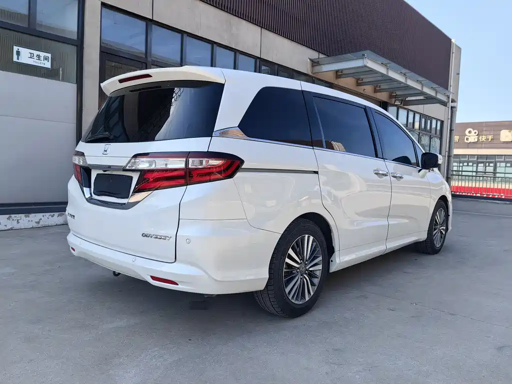 Honda Odyssey 2018 — фото 8