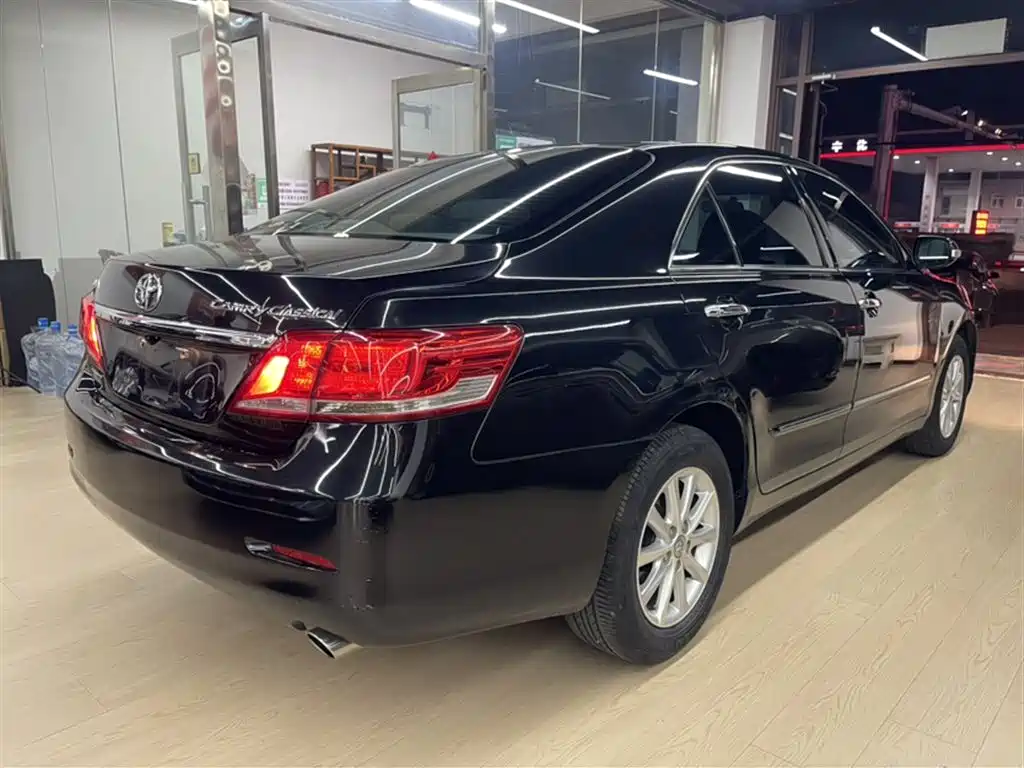 Toyota Camry 2014 — фото 12