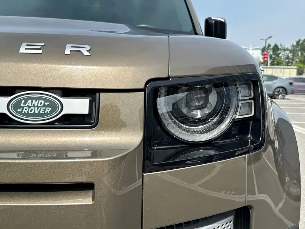 Land Rover Defender 2021 — фото 17