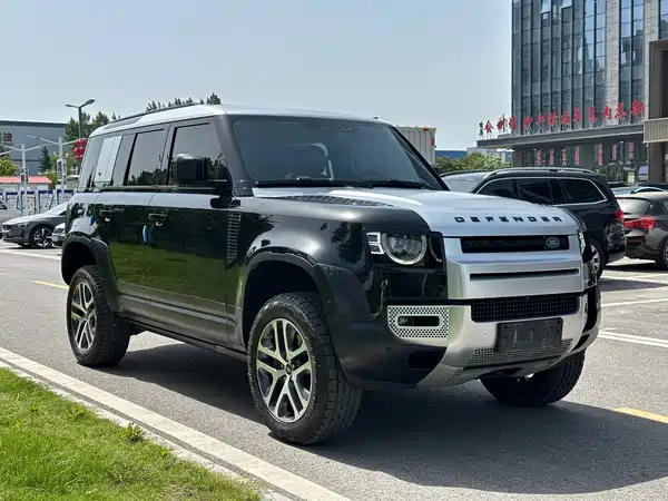 Land Rover Defender 2021