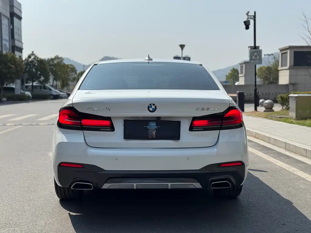 BMW 5 Series 2022 — фото 12