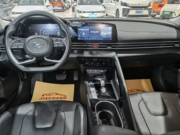 Hyundai Elantra 2023