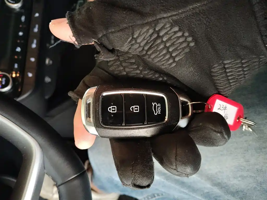Hyundai Elantra 2023 — фото 9