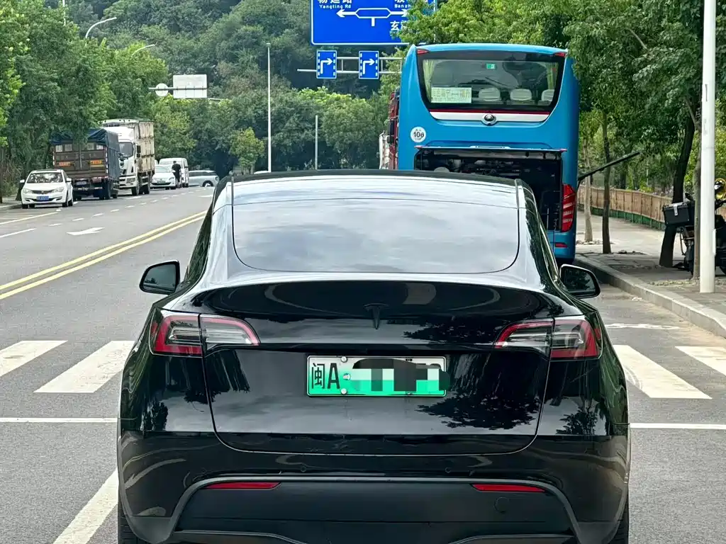 Tesla Model Y 2023 — фото 5