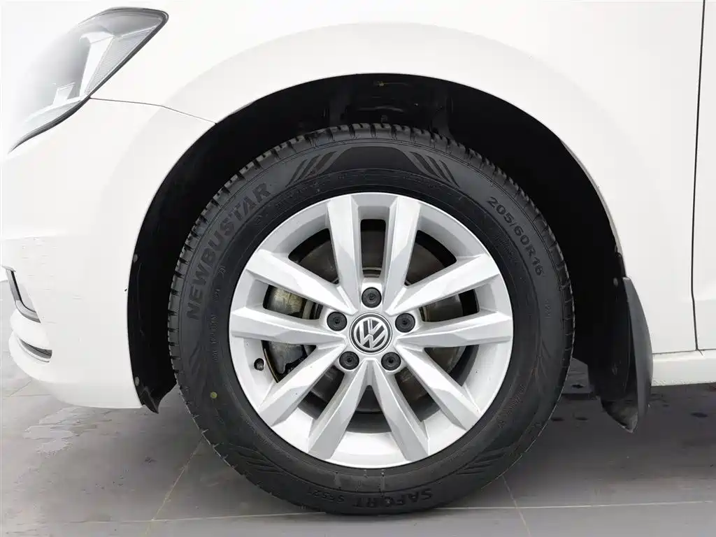 Volkswagen Touran 2019 — фото 17