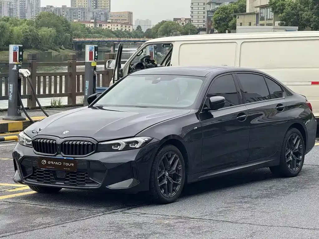 BMW 3 Series 2025 — фото 1