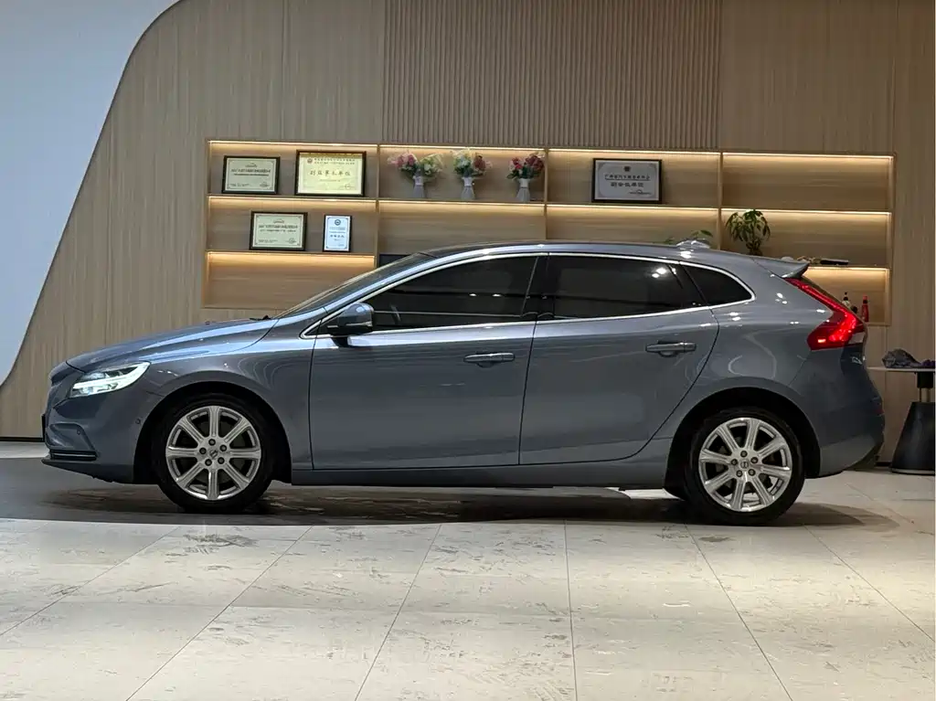 Volvo V40 2017 — фото 6