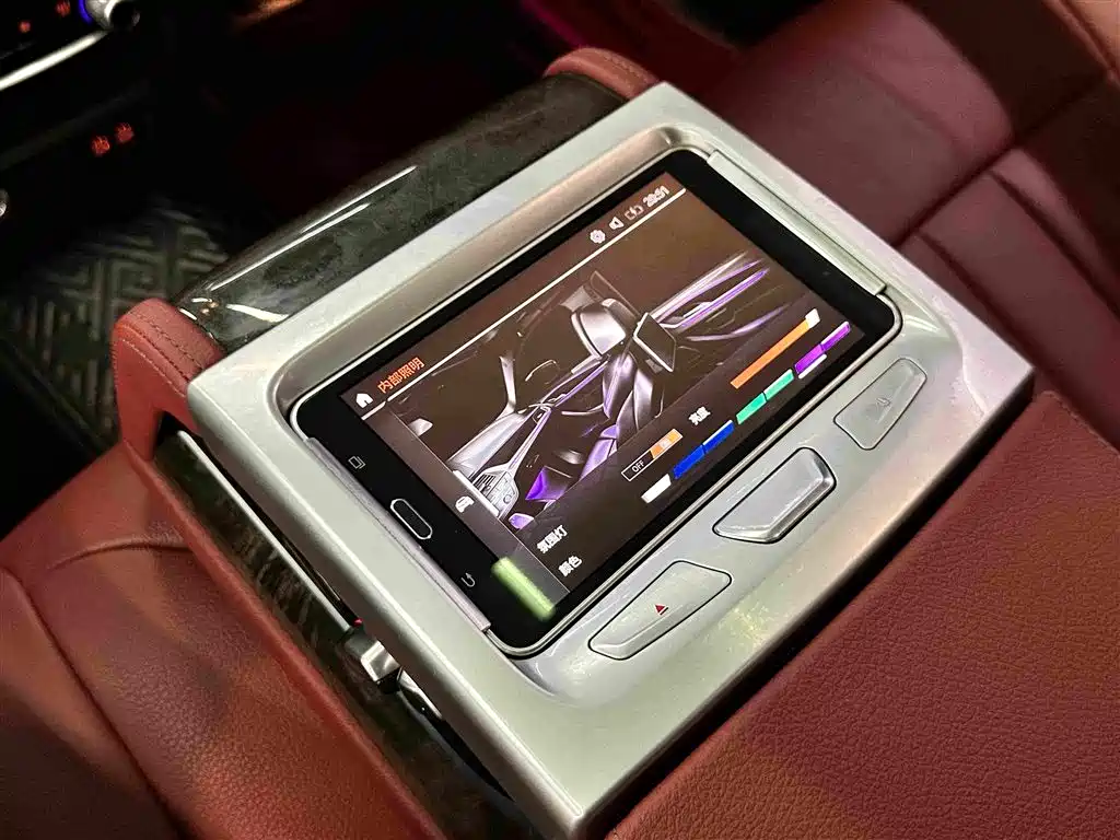 BMW 5 Series 2020 — фото 19