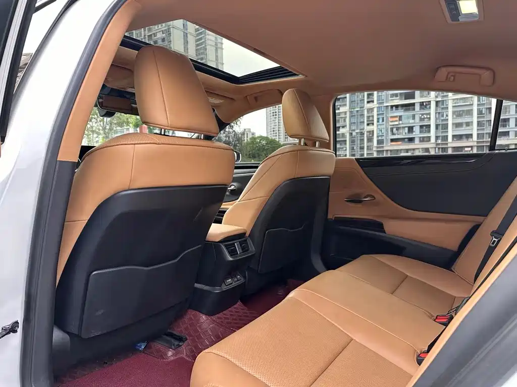 Lexus ES 2024