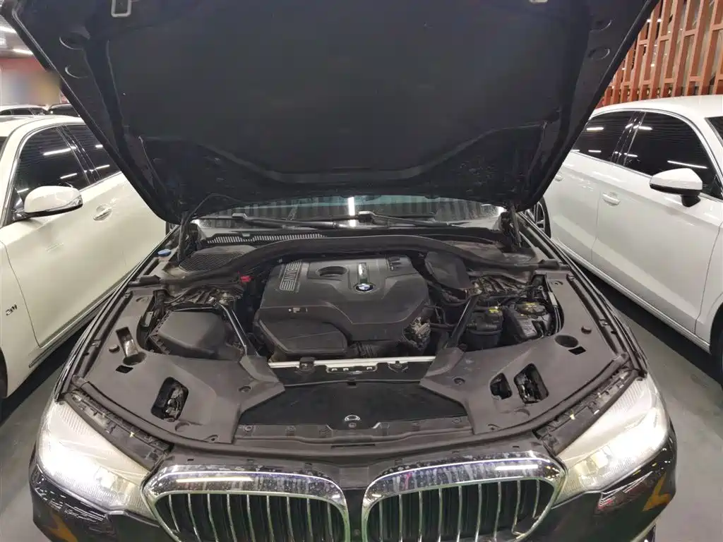 BMW 5 Series 2017 — фото 16