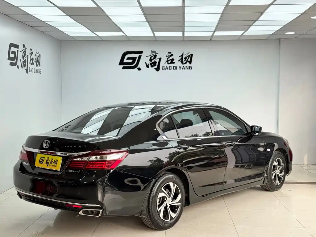Honda Accord 2017 — фото 22
