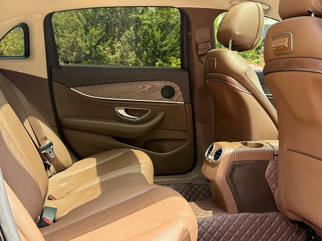 Mercedes-Benz E-Class 2020 — фото 27