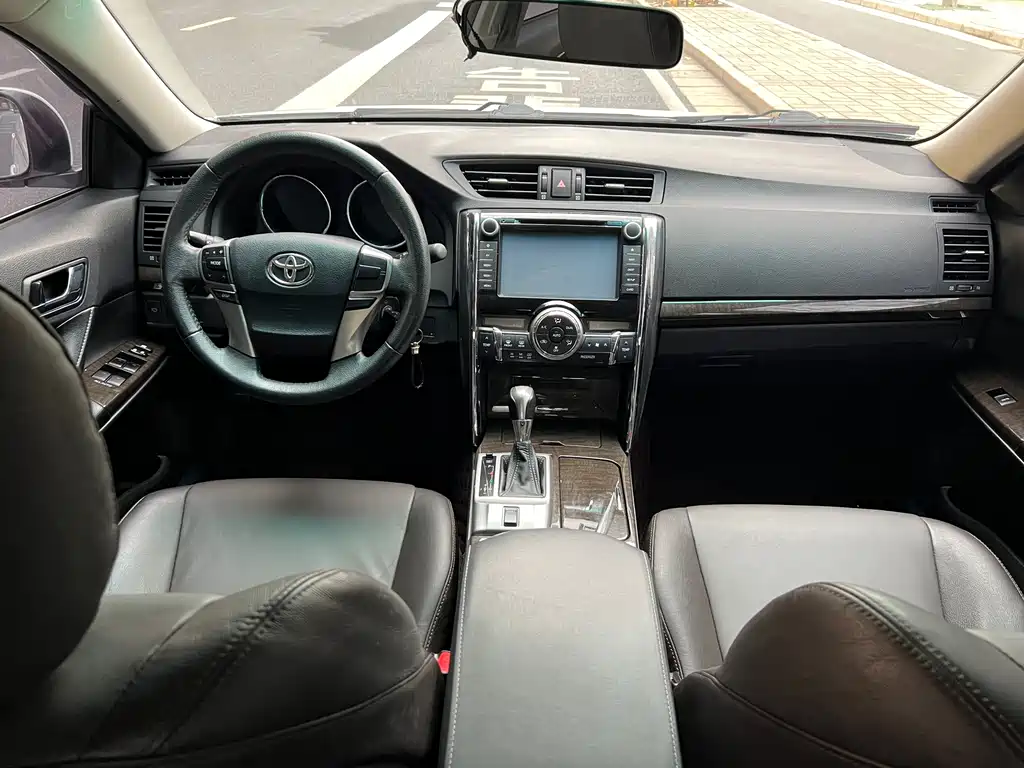 Toyota Reiz 2017 — фото 12