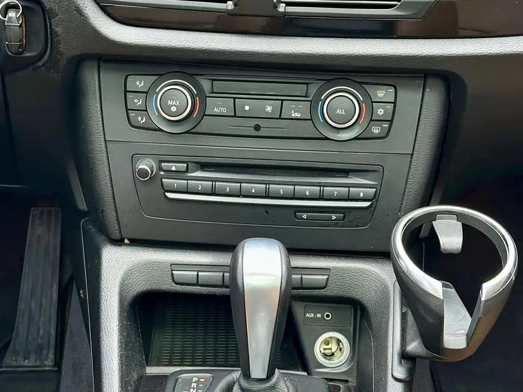 BMW X1 2011 — фото 14
