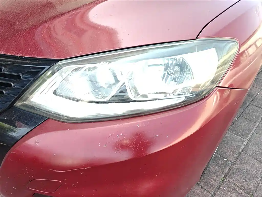 Nissan Tiida 2017 — фото 18