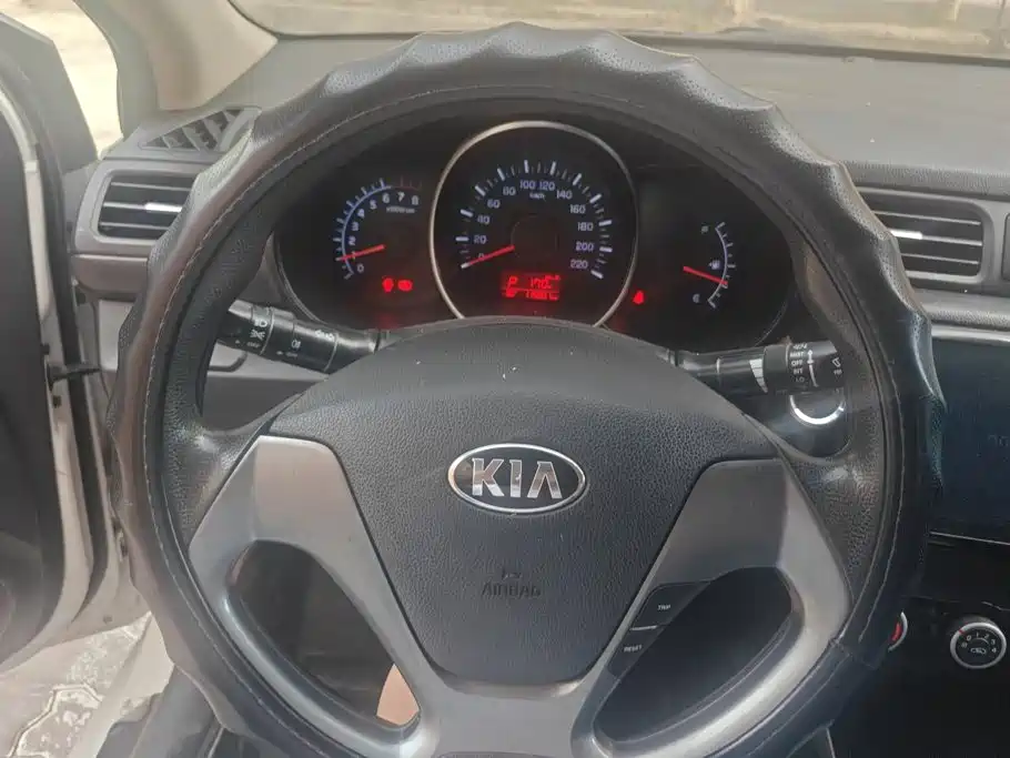 Kia K2 2017 — фото 15