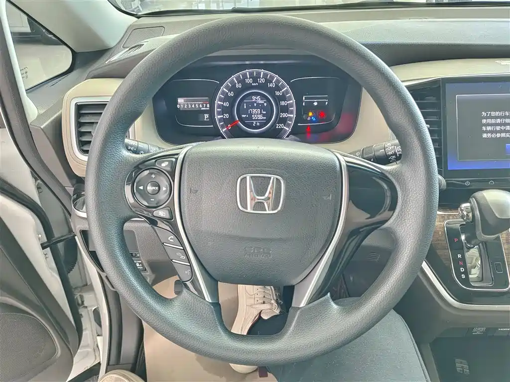 Honda Odyssey 2017 — фото 10